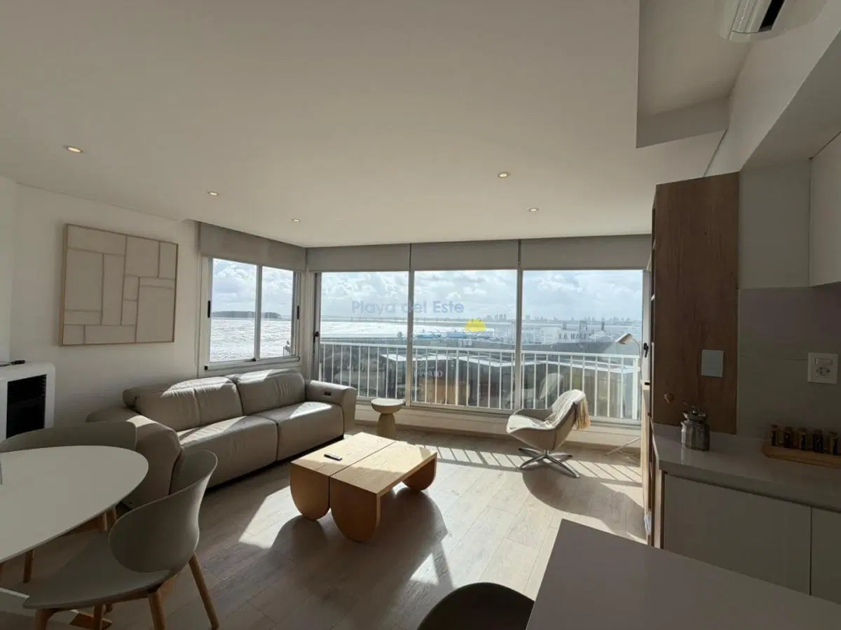 Apartamento de 2 dormitorios en venta en el Puerto , Punta del este 2
