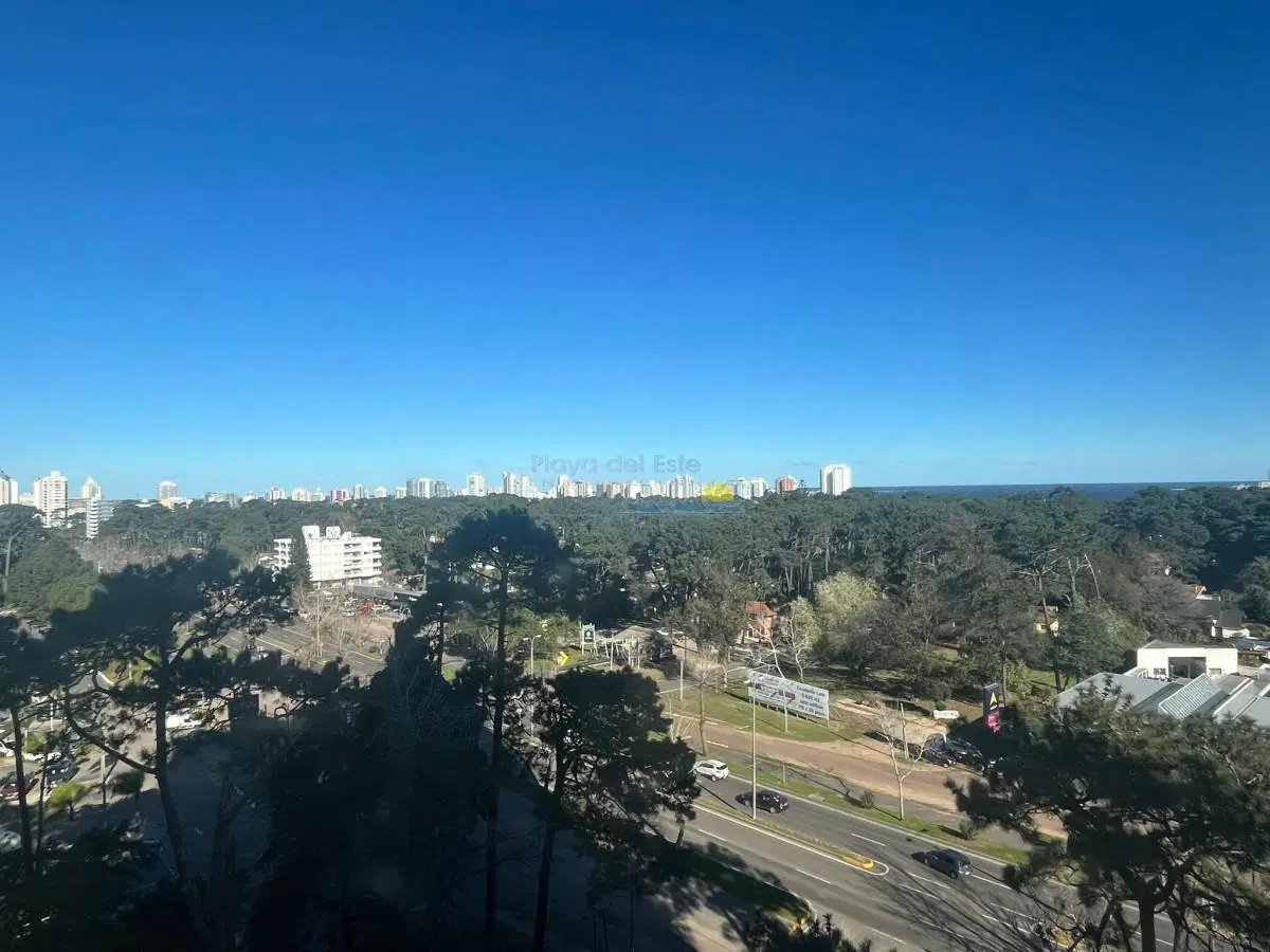 Apartamento en Venta de 3 dormitorios en Av. Roosevelt , Punta del este 2