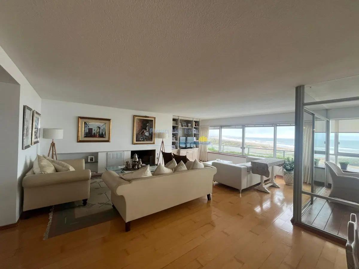 Apartamento en Venta de 3 dormitorios en Punta del este , Edificio Delfin , Vista al mar , Playa bra 5