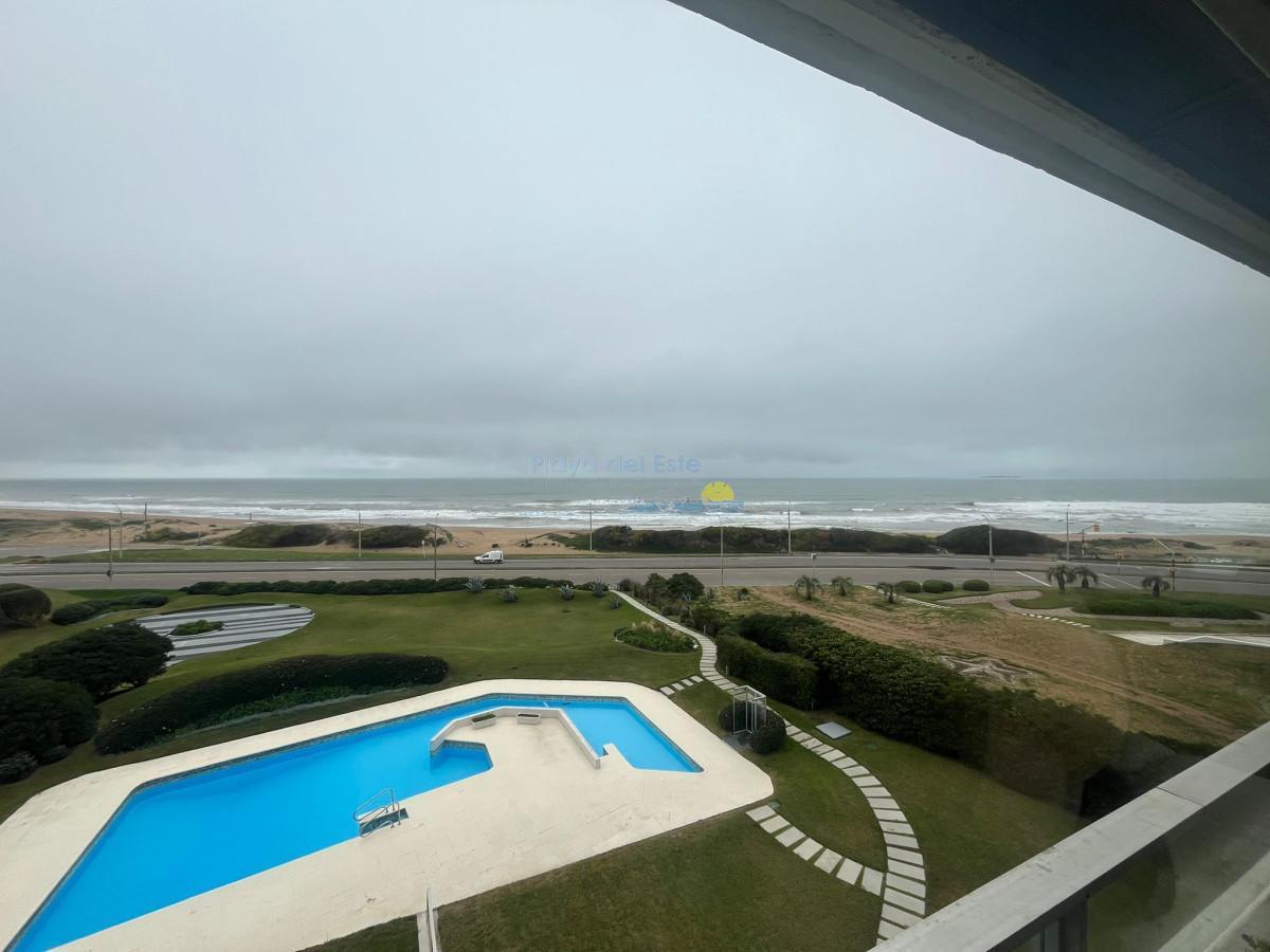 Apartamento en Venta de 3 dormitorios en Punta del este , Edificio Delfin , Vista al mar , Playa bra