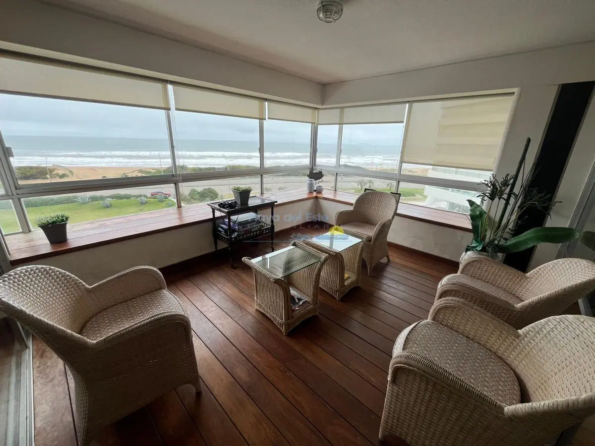 Apartamento en Venta de 3 dormitorios en Punta del este , Edificio Delfin , Vista al mar , Playa bra 4