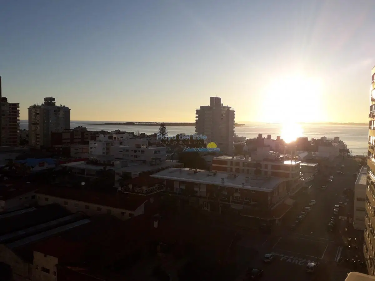 edificio a metros de playa brava 4
