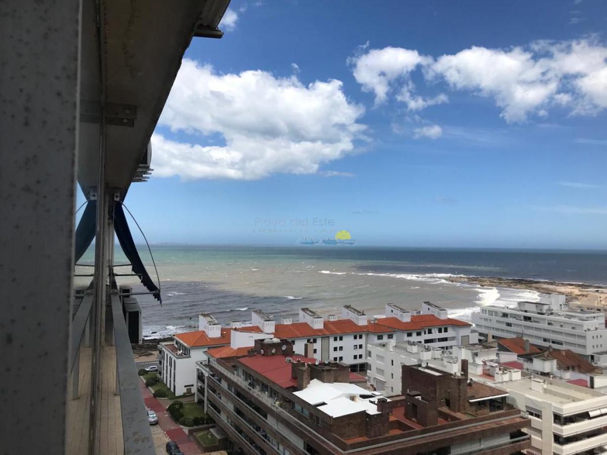 edificio a metros de playa brava