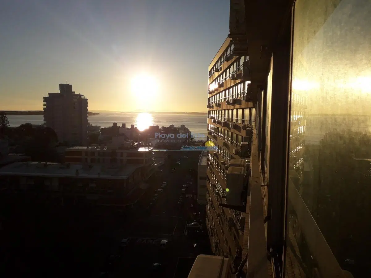 edificio a metros de playa brava 3