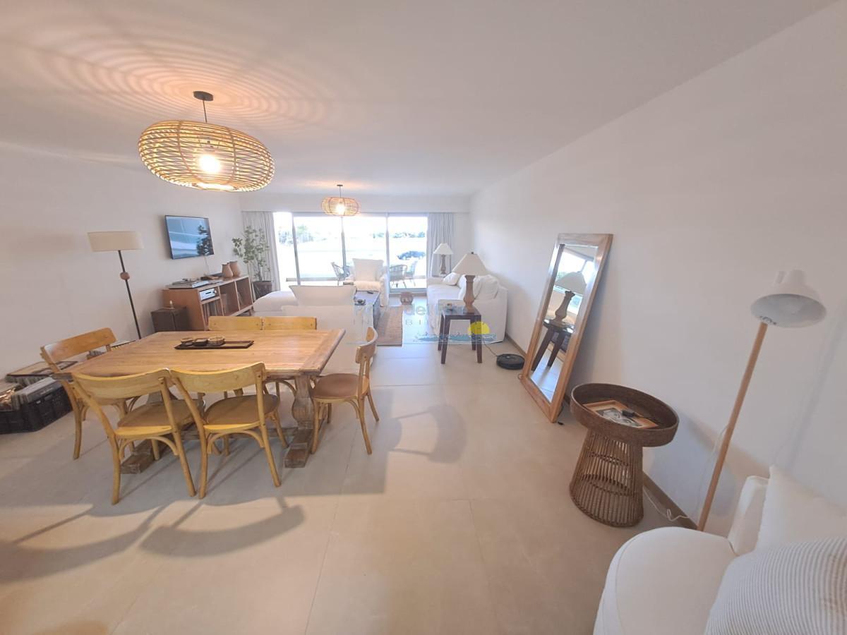Departamento de 2 dormitorios en venta, Playa Brava, Punta del Este. Silente