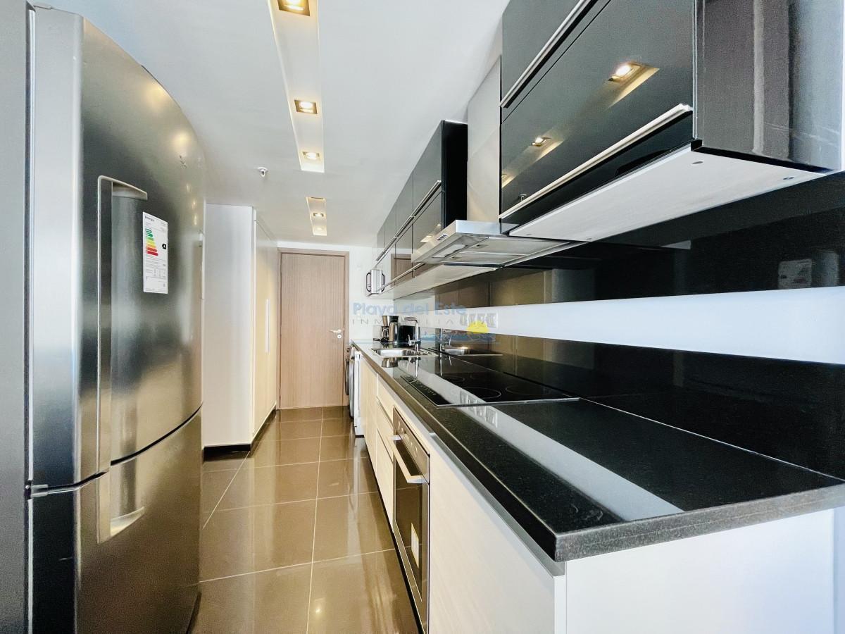 Foto de Apartamento de 3 Dormitorios y Dependencia, con Parrillero y Vista al Mar en Playa Brava, Punta del, imagen 5