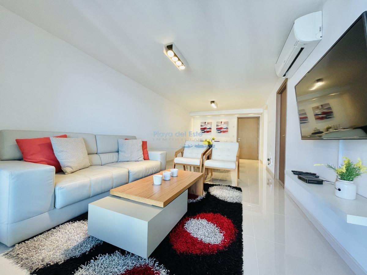 Foto de Apartamento de 3 Dormitorios y Dependencia, con Parrillero y Vista al Mar en Playa Brava, Punta del, imagen 4