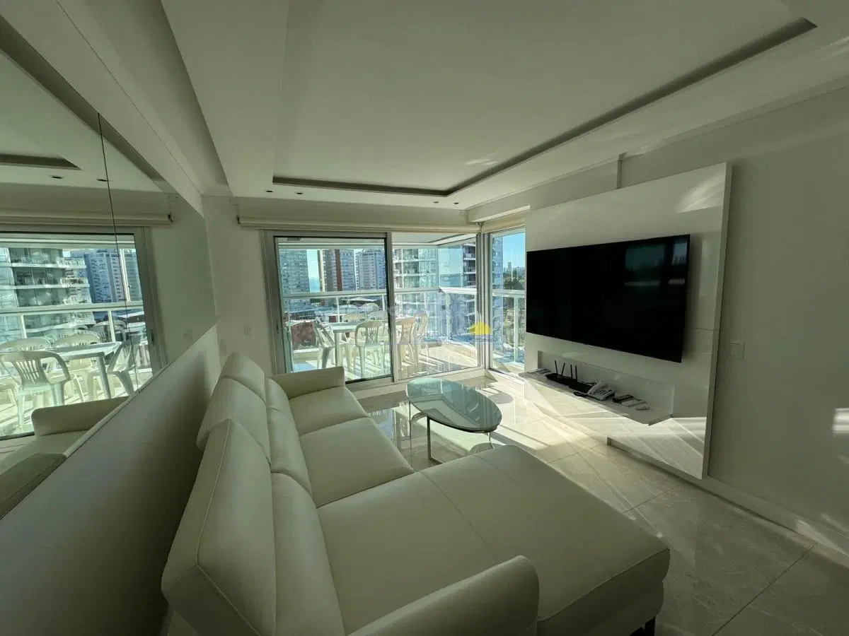 Apartamento de 2 dormitorios en alquiler temporal en Torre Miami Boulevard , Playa Mansa 2