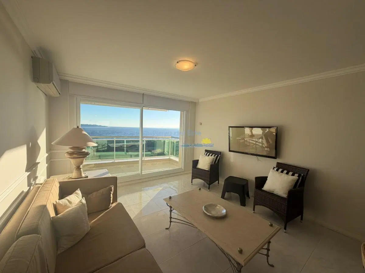 Apartamento de 3 dormitorios en Punta del este , Playa Mansa , Coral Tower 4