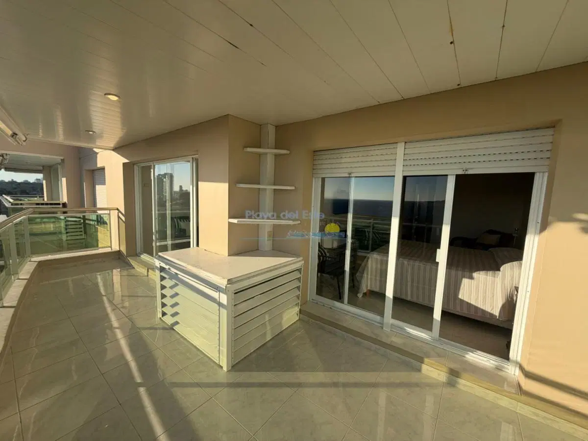Apartamento de 3 dormitorios en Punta del este , Playa Mansa , Coral Tower 1