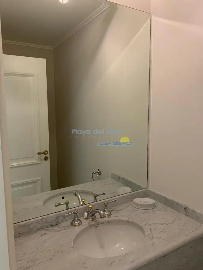 Apartamento de 3 dormitorios en Punta del este , Playa Mansa , Coral Tower 8