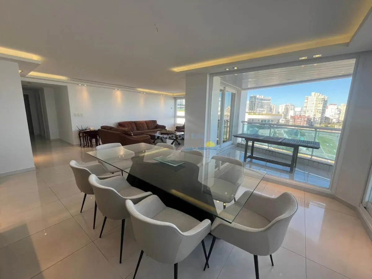 Apartamento de 3 dormitorios en Torre Millenium , Punta del este , Playa Mansa 8