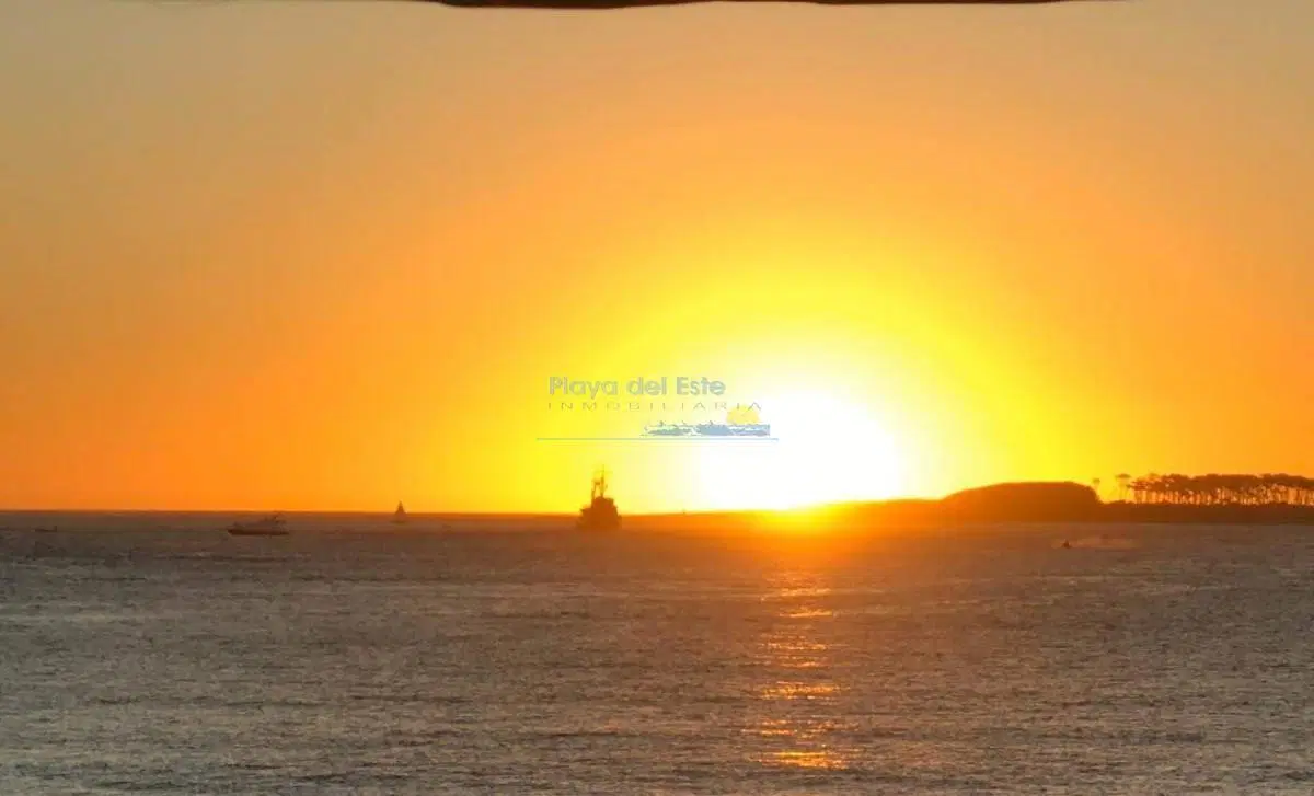 enta de Excelente Apartamento de 3 Dormitorios con Vista al Mar, Playa Mansa, Punta del Este 8
