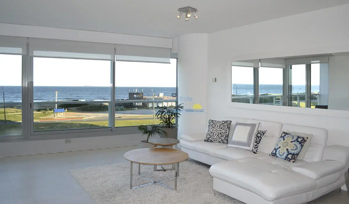 Apartamento de 2 Dormitorios en Torre Le Parc , Playa Brava , Punta del este 3