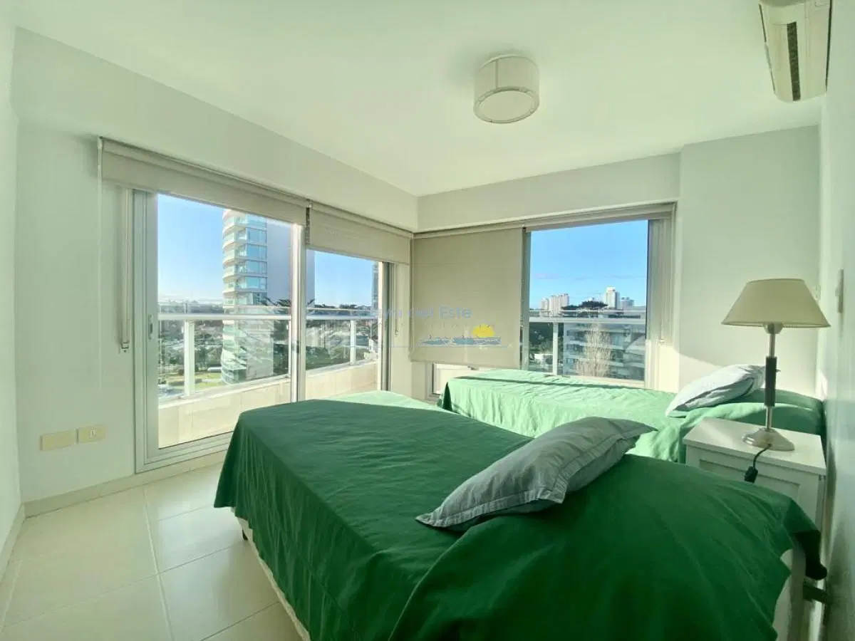 Apartamento 3 dormitorios en Playa Mansa Punta del Este 8