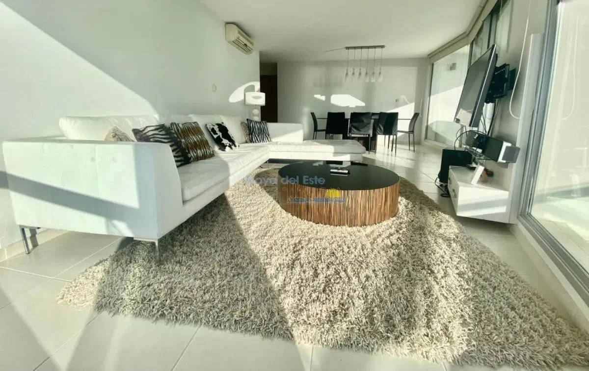 Apartamento 3 dormitorios en Playa Mansa Punta del Este 1