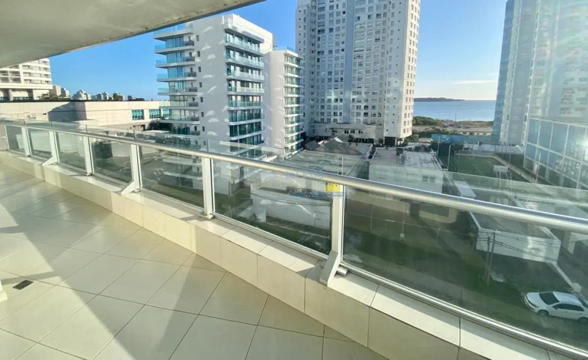 Apartamento 3 dormitorios en Playa Mansa Punta del Este 5