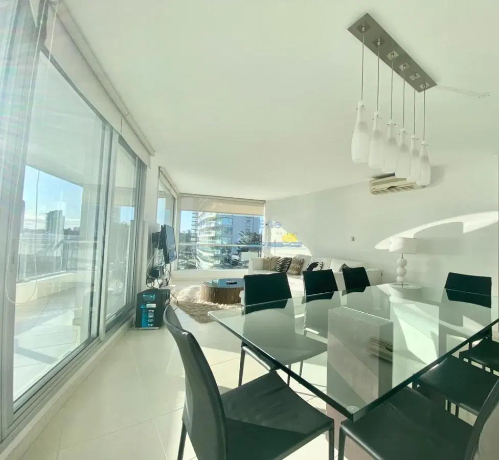 Apartamento 3 dormitorios en Playa Mansa Punta del Este 8