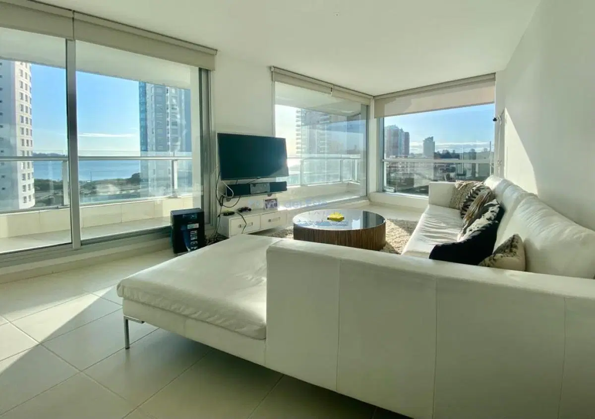 Apartamento 3 dormitorios en Playa Mansa Punta del Este 2
