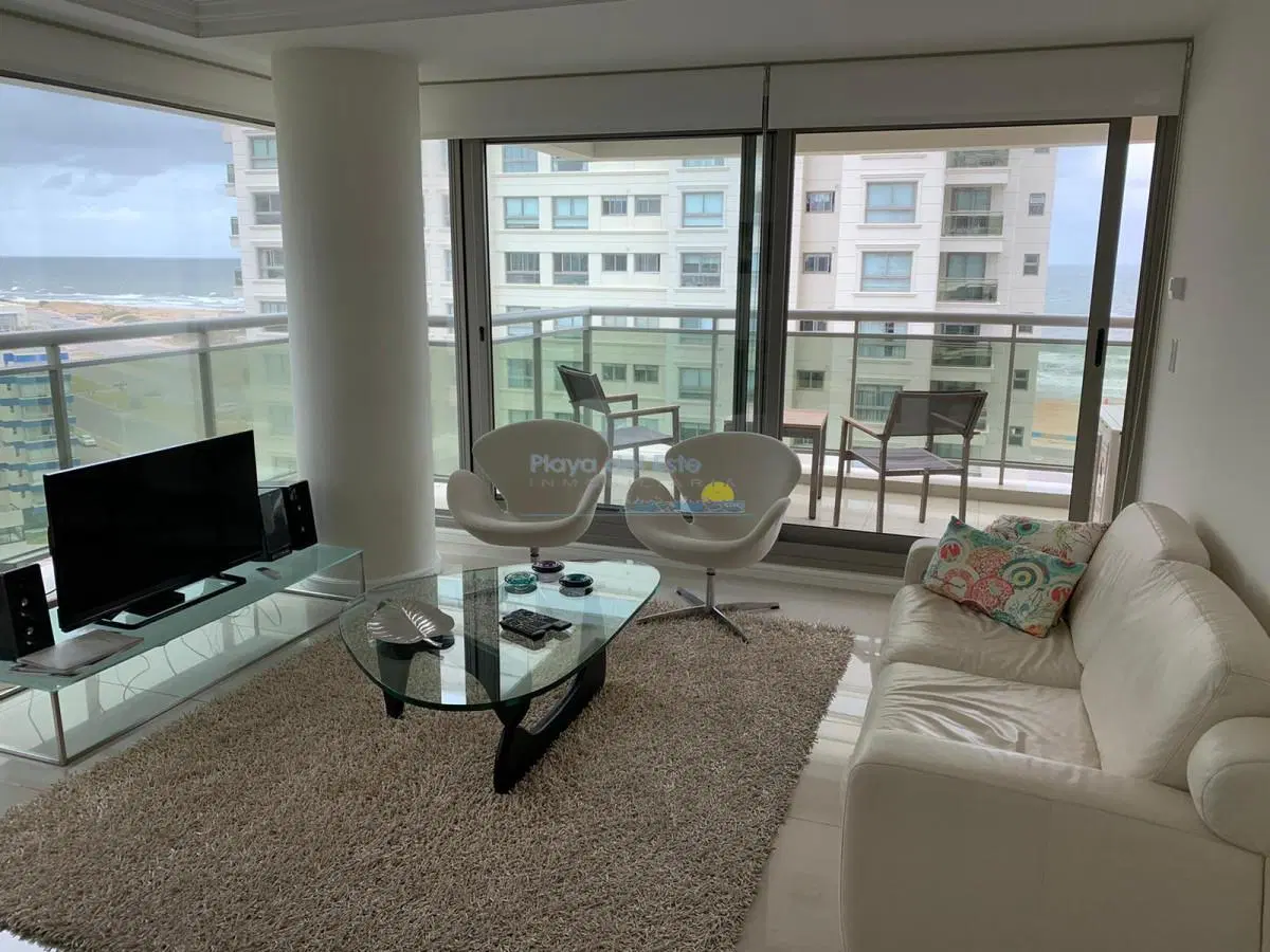 Apartamento en alquiler temporal de 2 dormitorios en Torre Imperiale , Punta del este , Playa brava 3