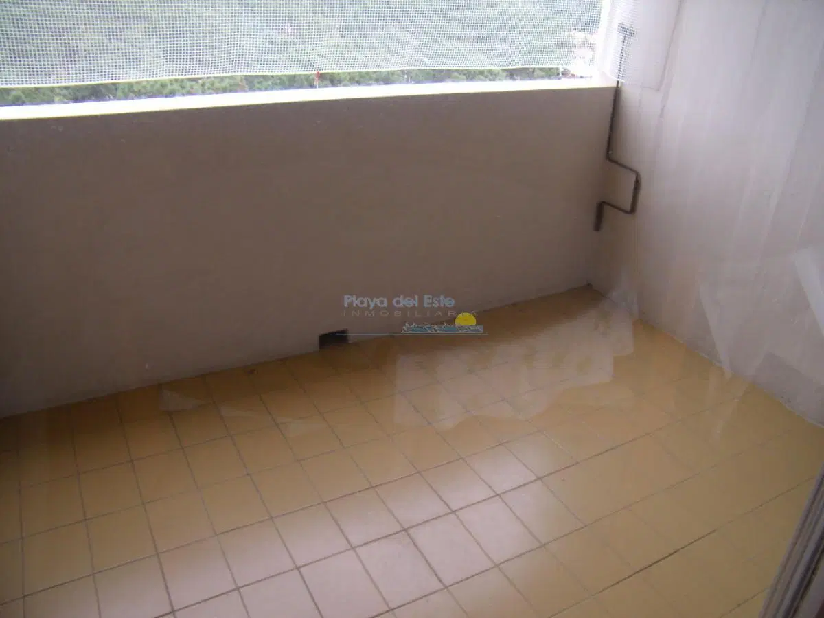 Apartamento en Roosevelt, 2 dormitorios con servicios 1