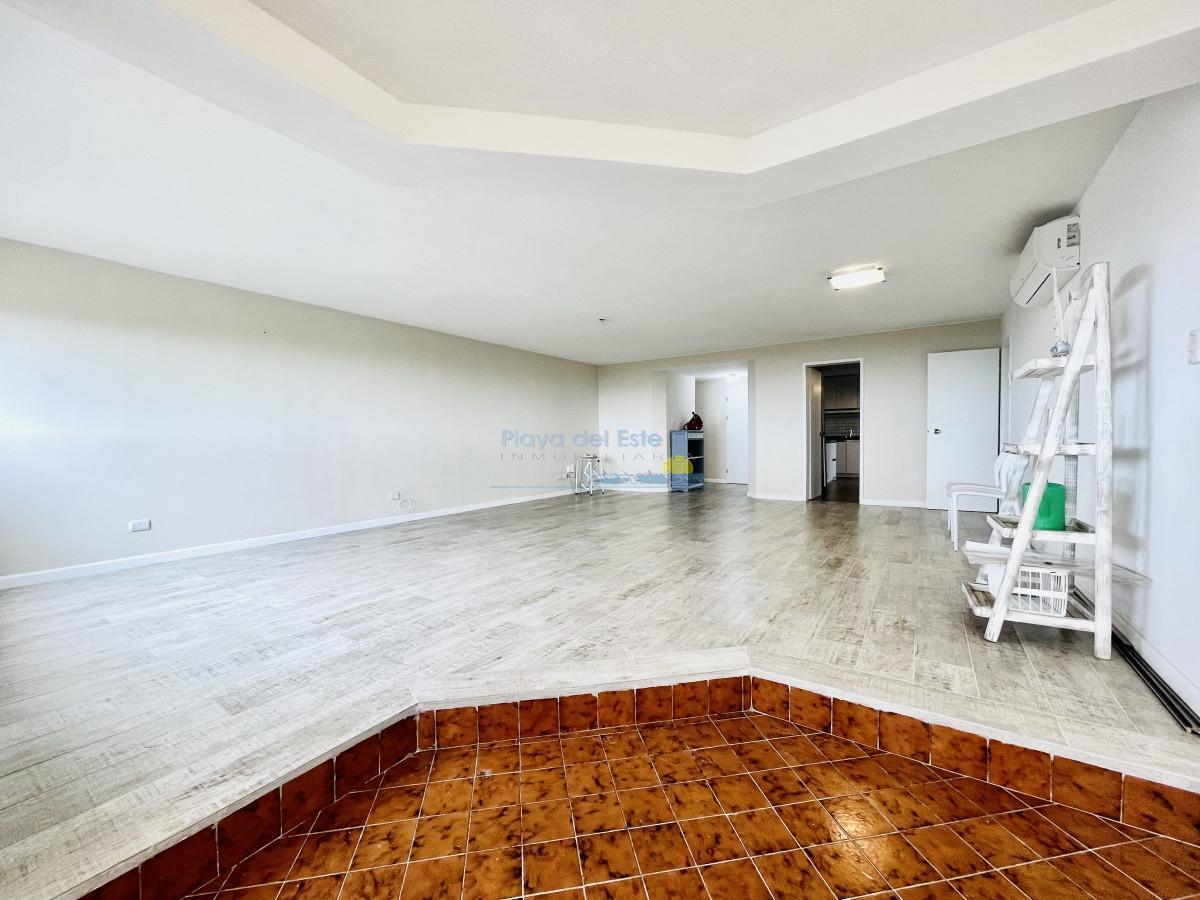 Foto de Venta y alquiler anual de amplio apartamento de tres dormitorios, imagen 3