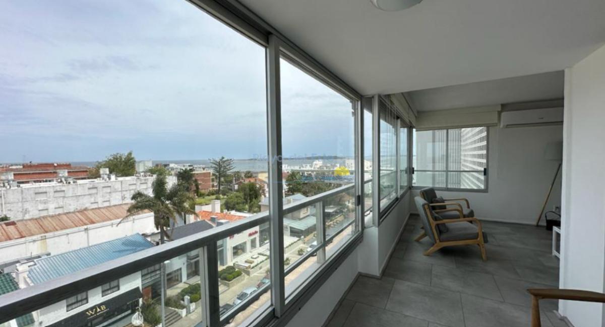Foto de Apartamento en alquiler temporal de 2 dormitorios y servicio en Punta, imagen 2