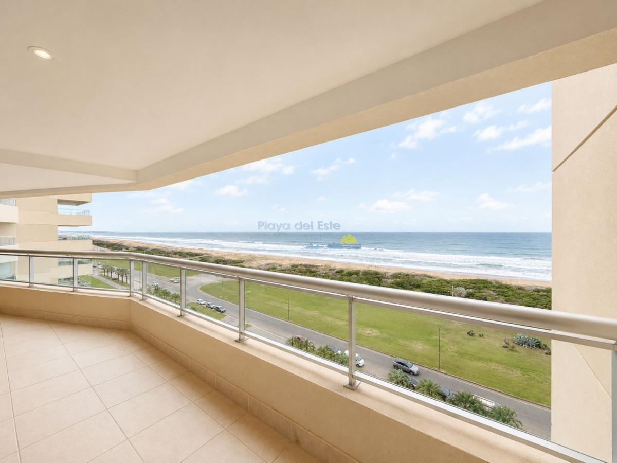 Foto de Apartamento en venta de 3 dormitorios `y servicio en Punta del este, imagen 2
