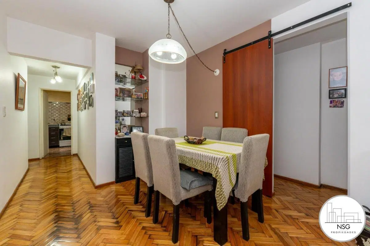 Amplio 4 Ambientes al Frente con Balcón Corrido y Patio – 83 m² Totales 2