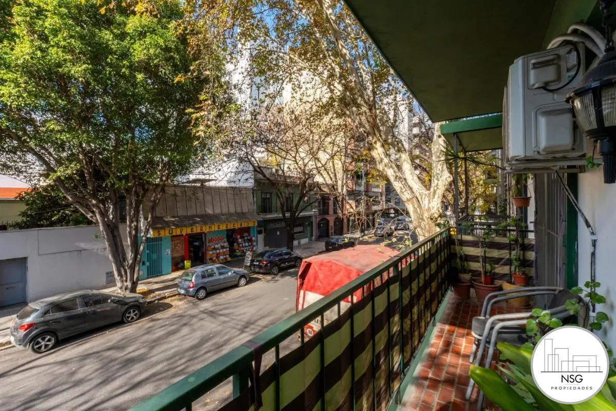 Amplio 4 Ambientes al Frente con Balcón Corrido y Patio – 83 m² Totales 3