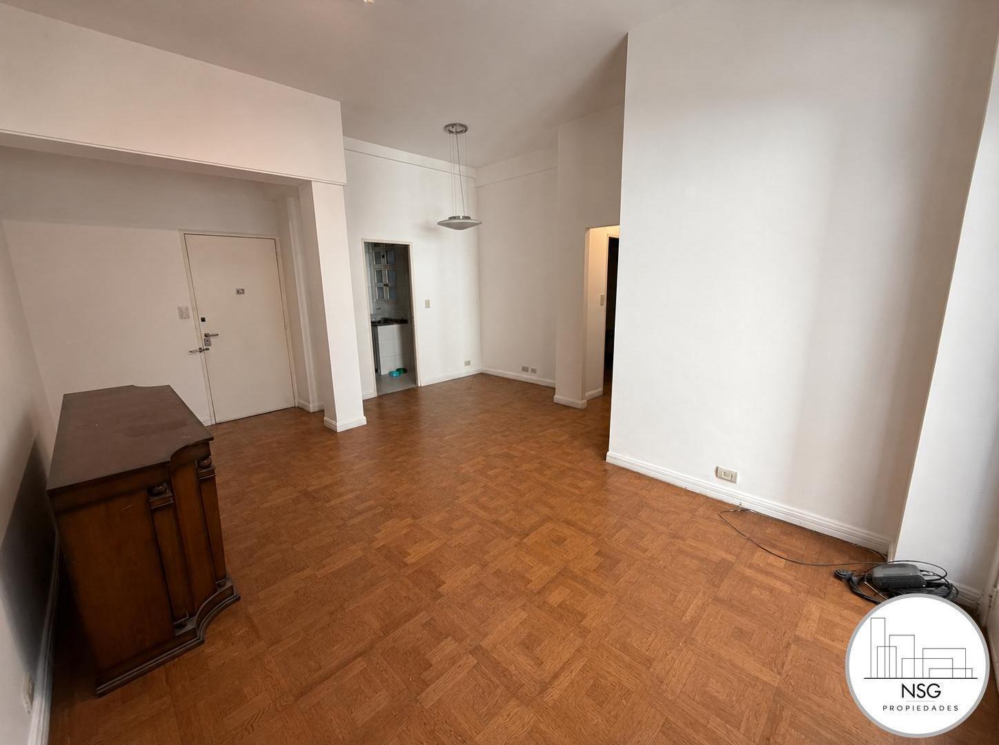 Foto de Piso Completo de 3 Ambientes con Palier Privado y Balcón al Frente |, imagen 1
