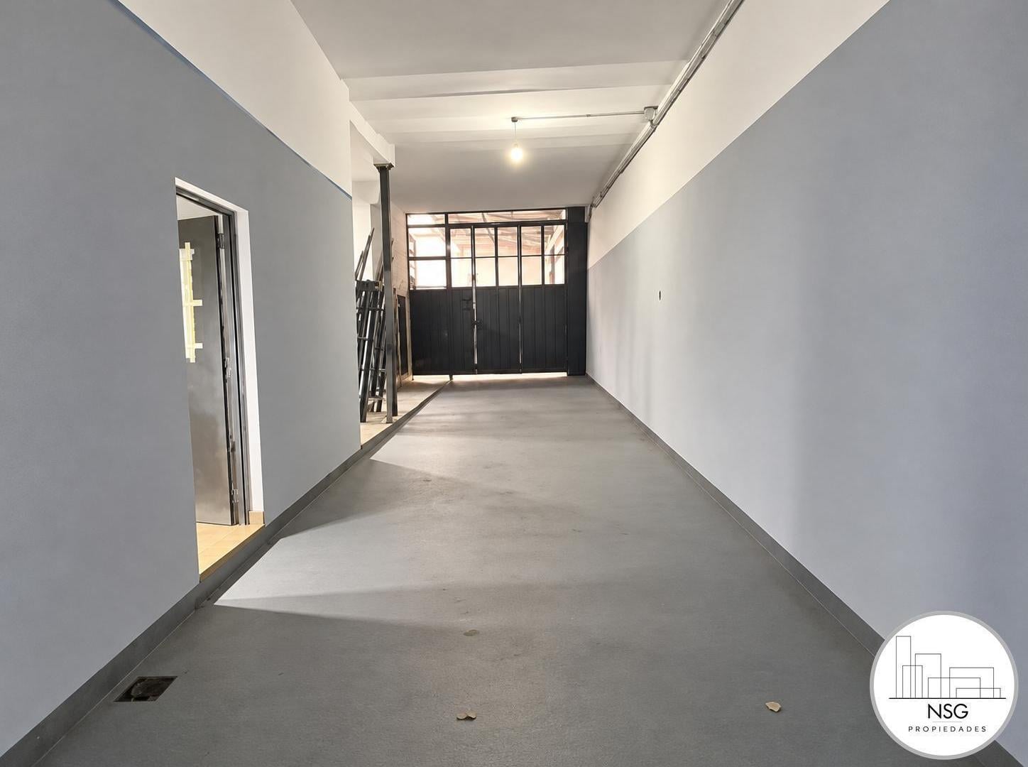 Foto de Alquiler Galpon de 900 m² con oficinas y entrepiso – Paternal, imagen 3