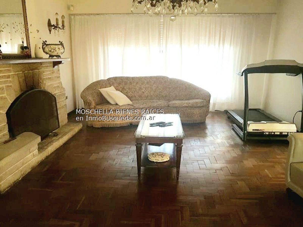 Foto de Casa de 270 m² con 4 dormitorios en venta en La Plata., imagen 3
