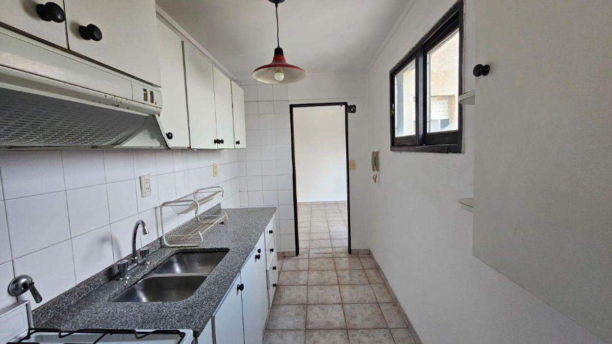 Foto de Departamento de 2 dormitorios en alquiler en La Plata. Vista plaza, imagen 1