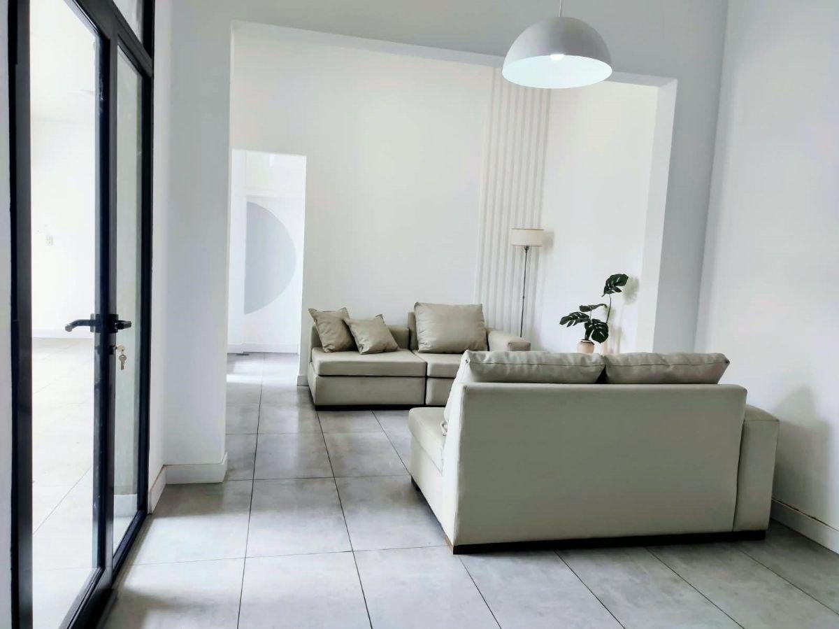 Foto de Casa con 2/3 dormitorios en venta en La Plata., imagen 2