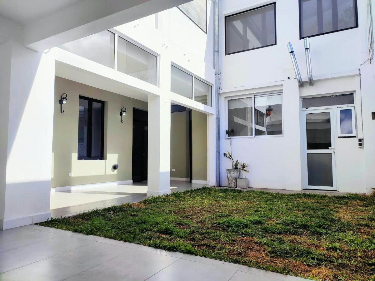 Foto de Casa con 2/3 dormitorios en venta en La Plata., imagen 4
