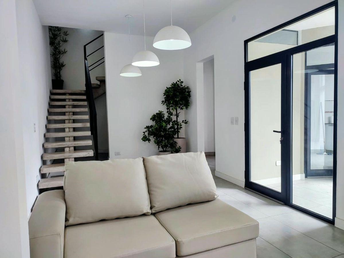 Foto de Casa con 2/3 dormitorios en venta en La Plata., imagen 3