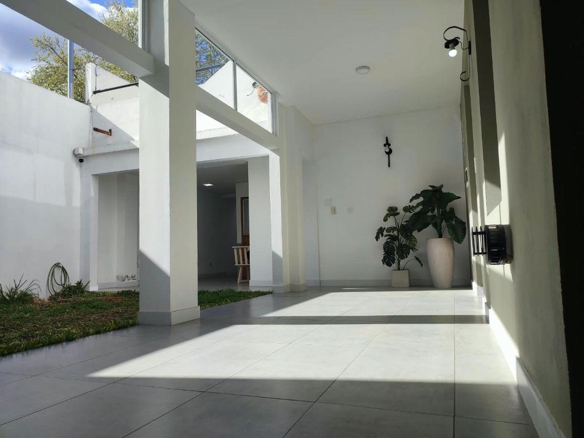 Foto de Casa con 2/3 dormitorios en venta en La Plata., imagen 1