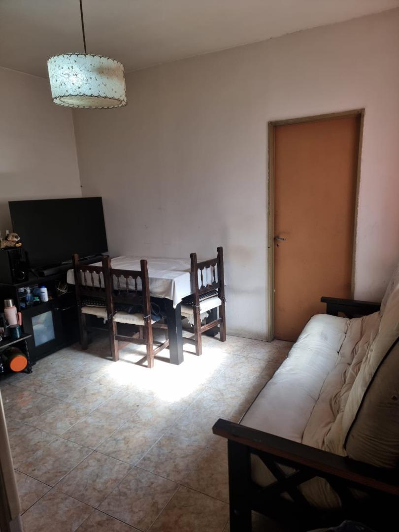 DEPARTAMENTO 2 AMBIENTES CON PATIO PB V. LUZURIAGA