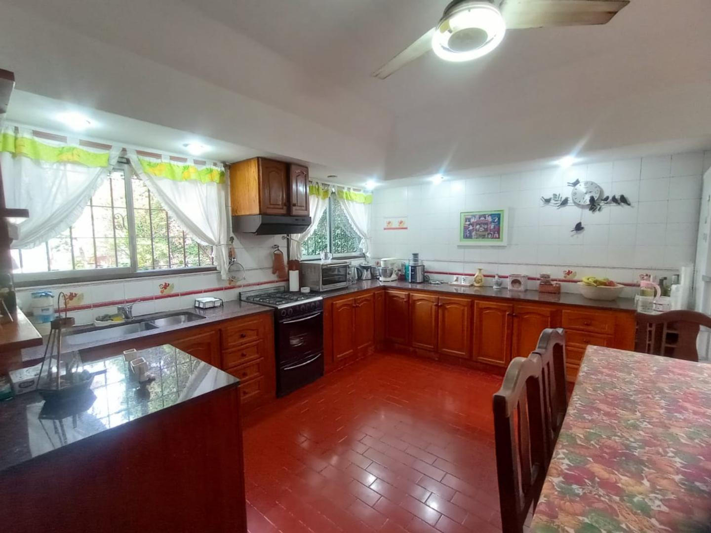 Foto de CASA 5 AMB. SOBRE LOTE DE 10 X 35, imagen 5