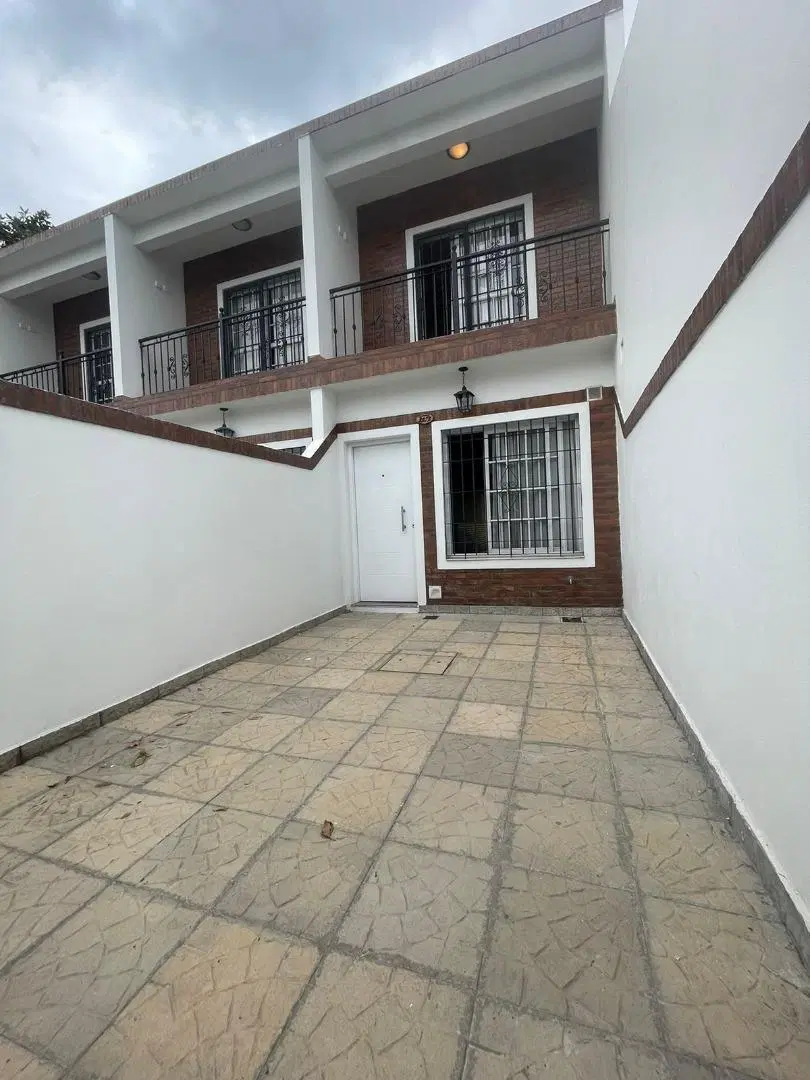 DUPLEX 3 AMBIENTES CON COCHERA Y PATIO A ESTRENAR 4