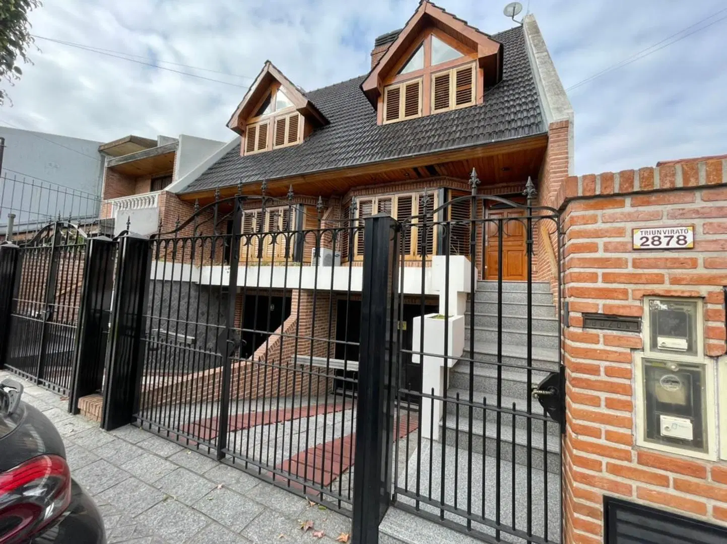 TRIPLEX 4 PLANTAS EN VILLA LUZURIAGA 2