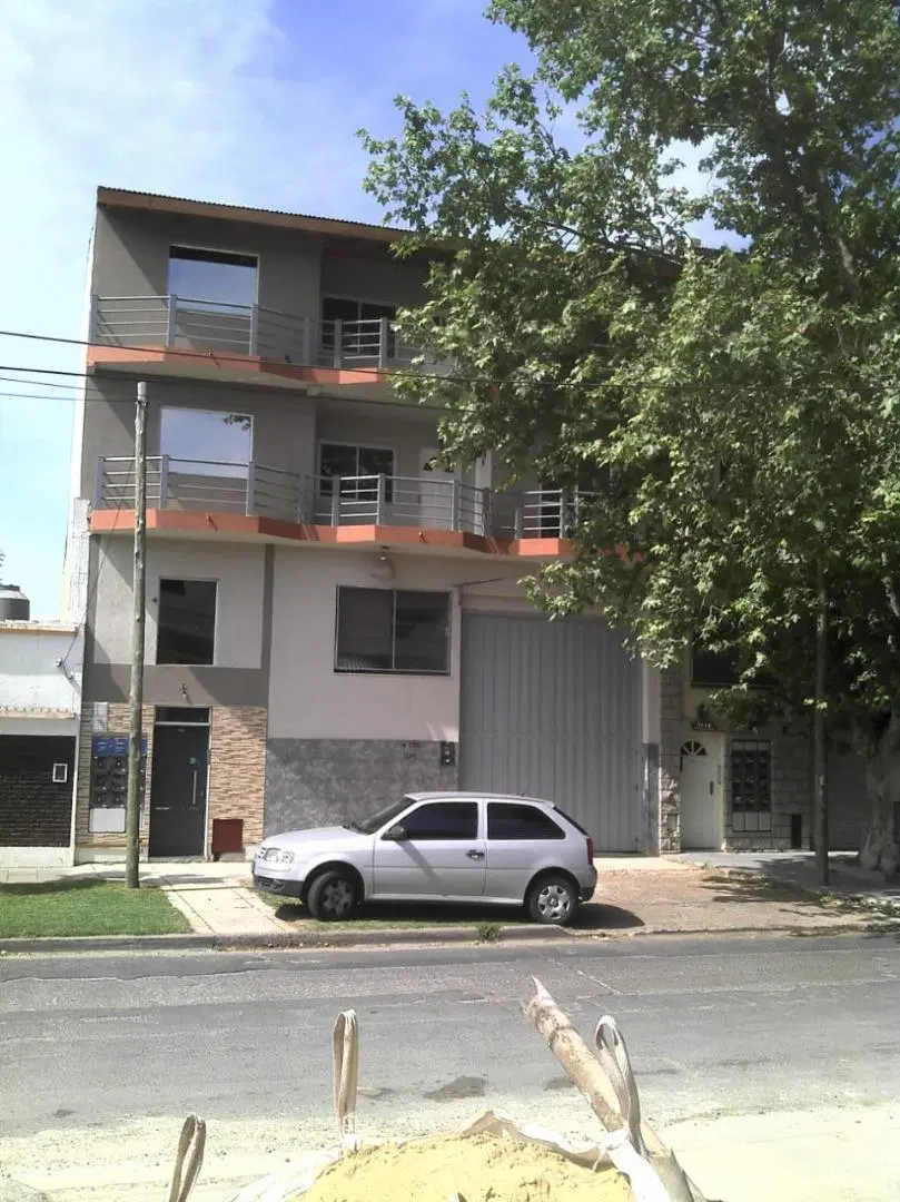 COMPLEJO DE DEPARTAMENTOS + GALPON VENTA EN BLOCK 1