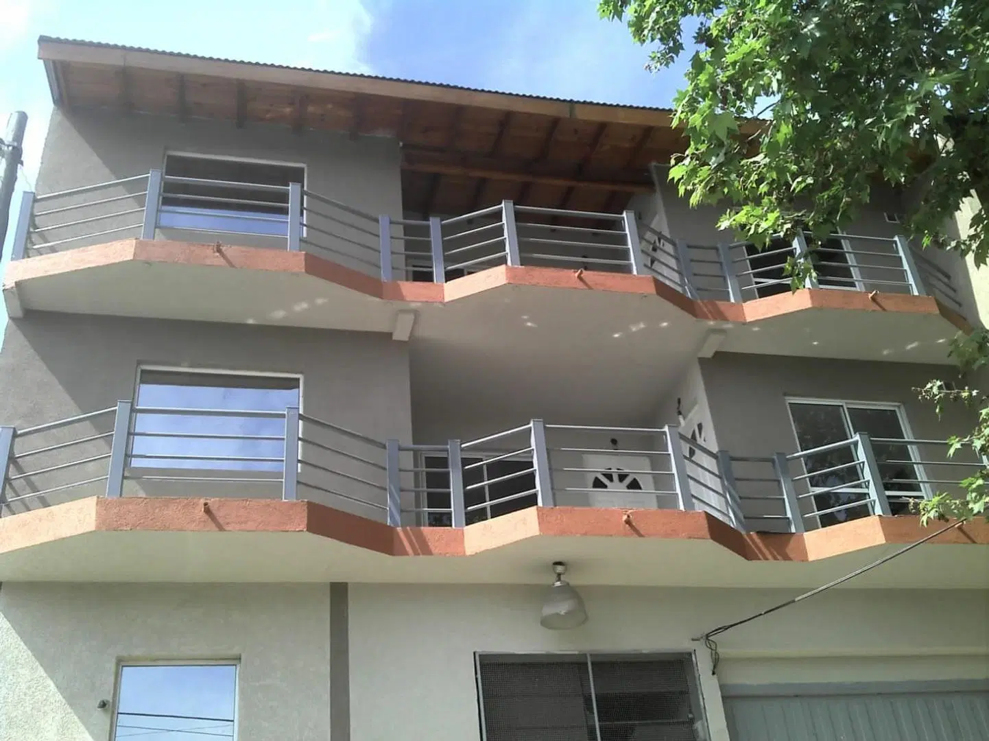 COMPLEJO DE DEPARTAMENTOS + GALPON VENTA EN BLOCK 3