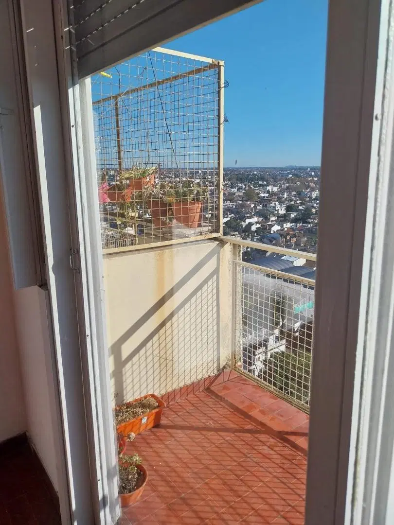 DEPARTAMENTO MONOAMBIENTE UBICADO EN RAMOS MEJIA 2