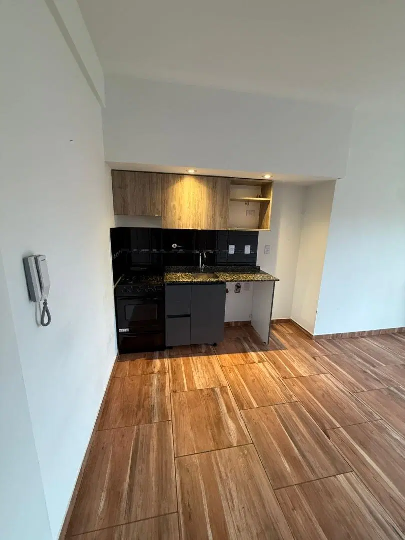 DEPARTAMENTO 2 AMBIENTES EN VILLA LUZURIAGA C/COCHERA 4