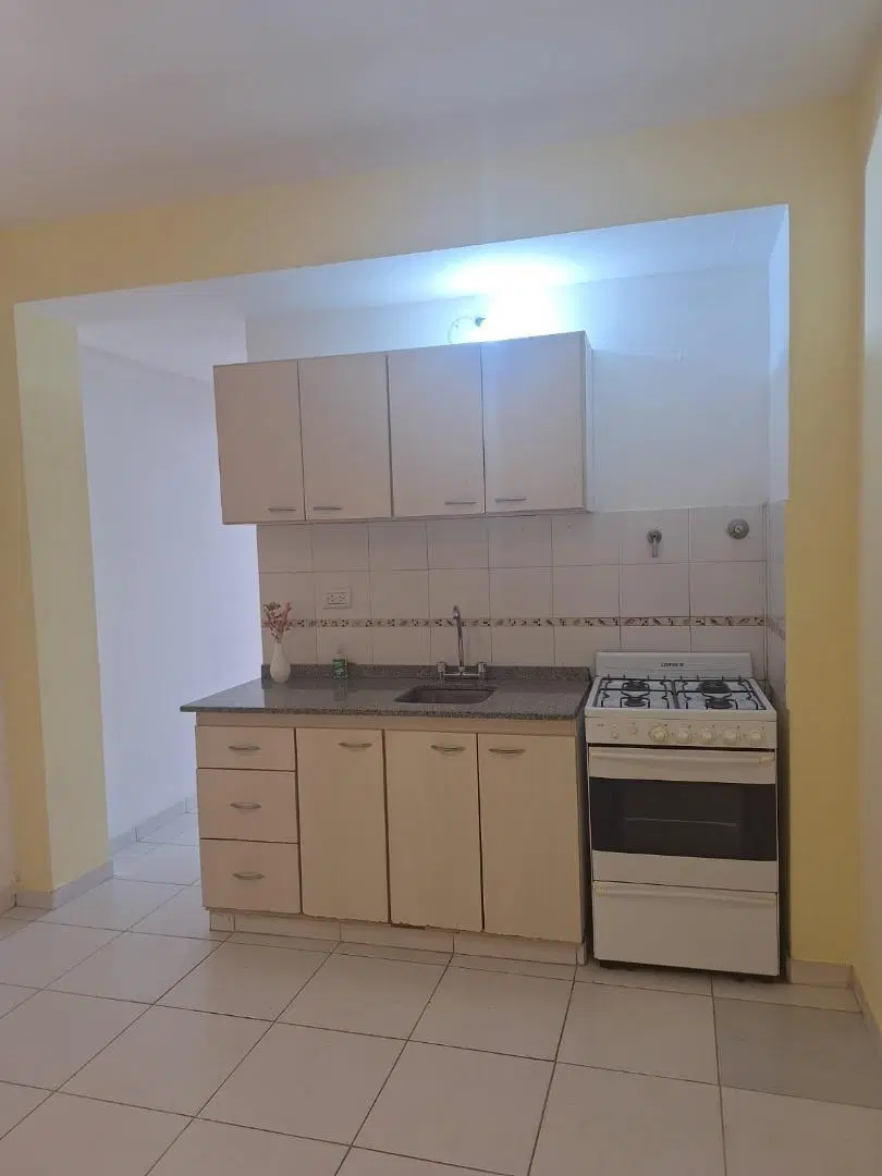 DEPARTAMENTO DOS AMBIENTES CON PATIO EN VILLA LUZURIAGA 2