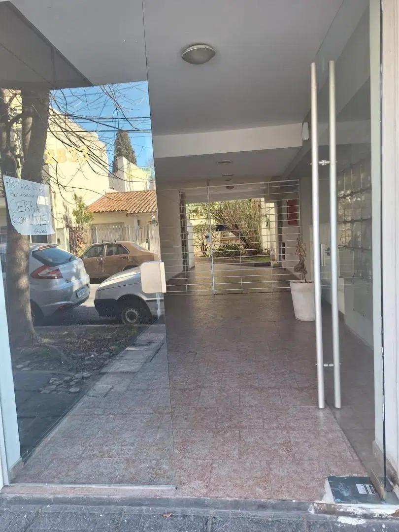 DEPARTAMENTO DOS AMBIENTES CON PATIO EN VILLA LUZURIAGA 3