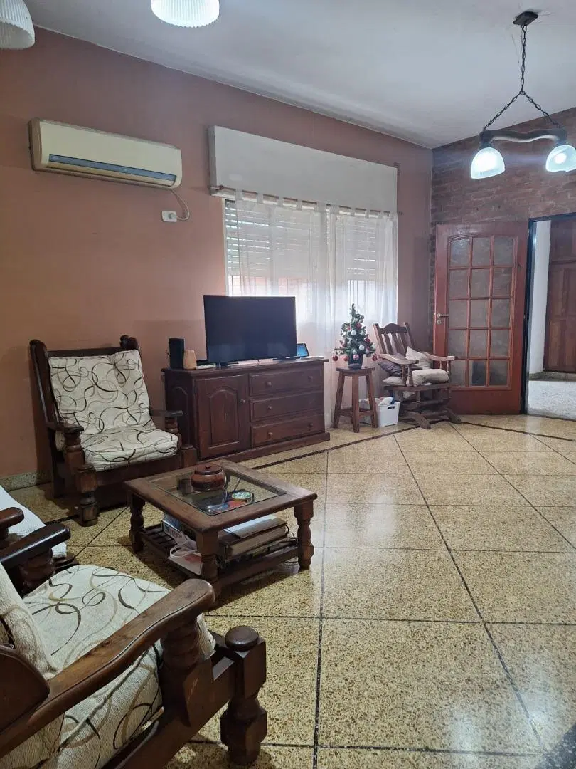 CASA EN VENTA IDEAL INVERSOR EXCELENTE UBICACION 2