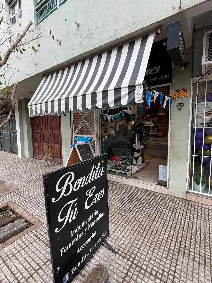 LOCAL EN ALQUILER, CON VIDRIERA EXCELENTE UBICACION 1